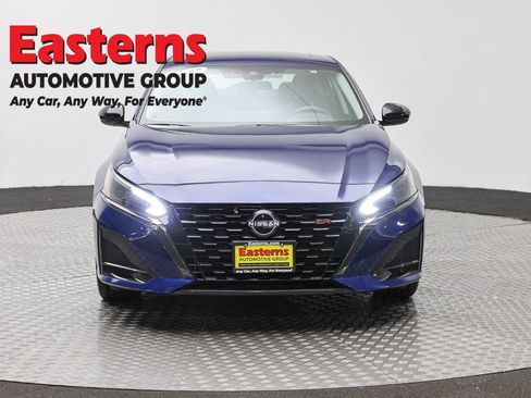Used 2024 Nissan Altima 2.5 SR w/ SR Premium Package FWD image 2