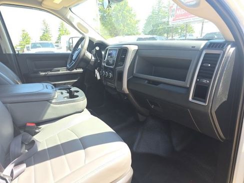 Used 2015 RAM 3500 Tradesman w/ Chrome Appearance Group AWD/4WD image 8