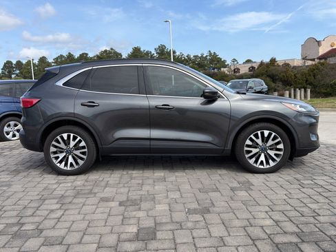 Used 2020 Ford Escape Titanium image 8