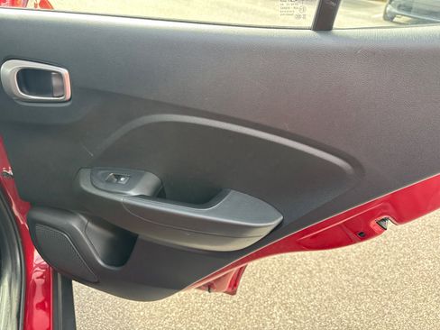 Used 2025 Hyundai Venue SEL image 16