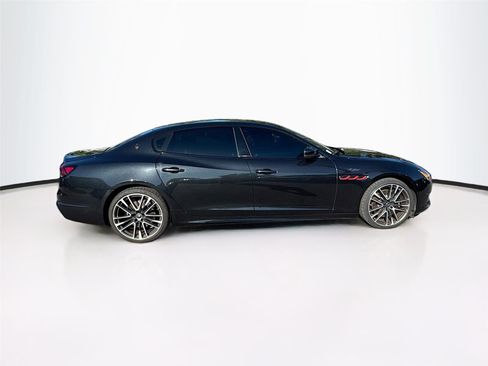 Used 2022 Maserati Quattroporte Trofeo image 9