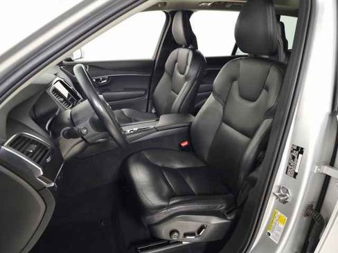 Used 2020 Volvo XC90 T6 Momentum w/ Protection Package Premier image 14