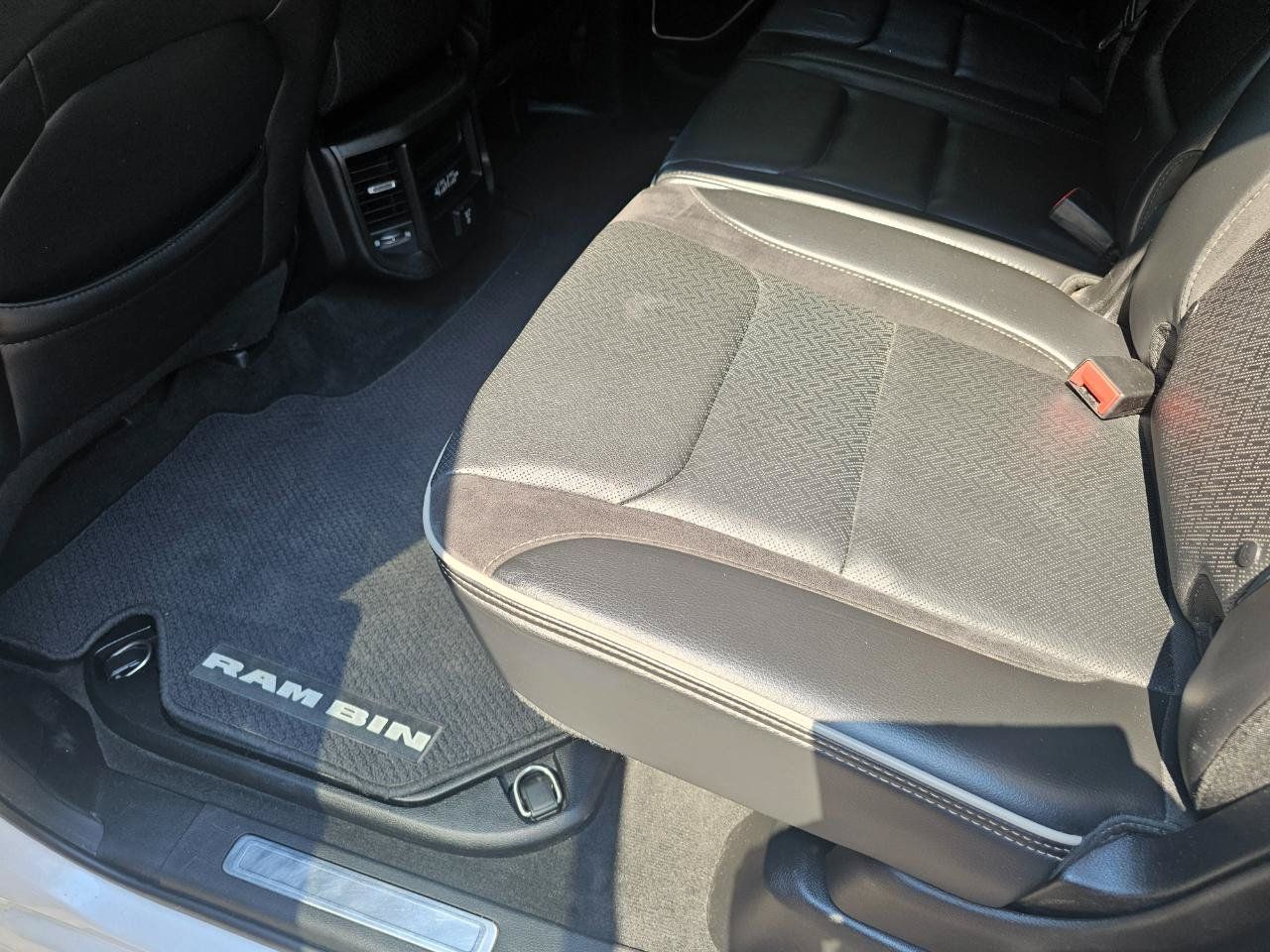 Used 2019 RAM 1500 Laramie AWD/4WD image 22
