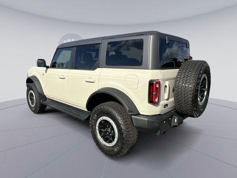 New 2025 Ford Bronco Outer Banks w/ Sasquatch Package image 2