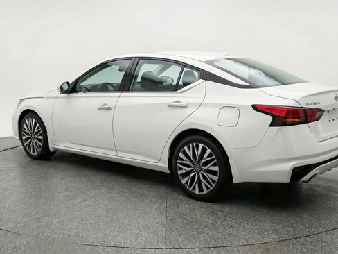 Used 2025 Nissan Altima 2.5 SV image 6