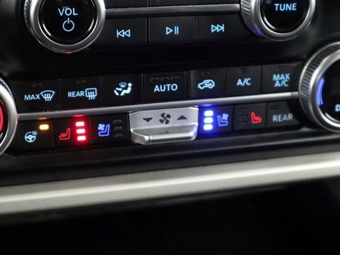 Used 2024 Ford Expedition XLT image 32