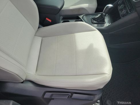 Used 2018 Volkswagen Tiguan SEL image 19