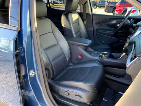 Used 2024 GMC Terrain SLT image 8