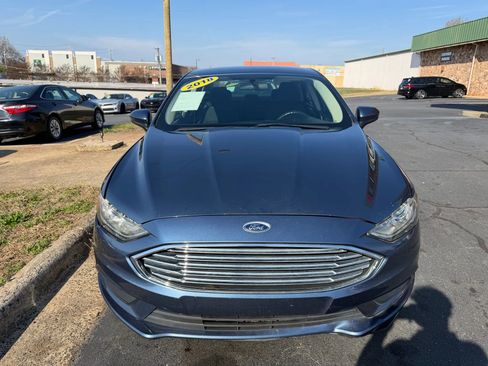 Used 2018 Ford Fusion SE image 2