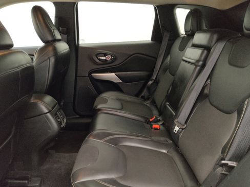 Used 2018 Jeep Cherokee Latitude Plus w/ Comfort/Convenience Group image 18