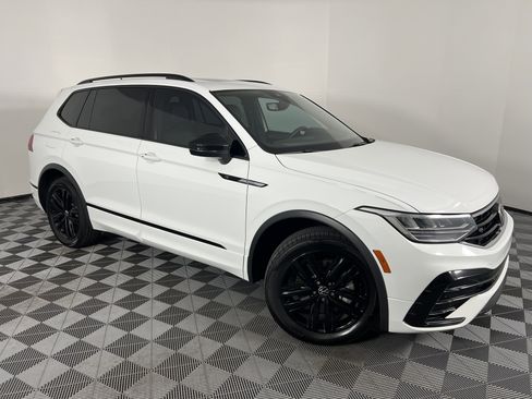 Used 2022 Volkswagen Tiguan SE R-Line AWD/4WD image 2
