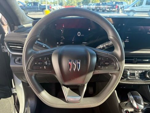 Used 2024 Buick Envista Preferred w/ Convenience II Package image 14