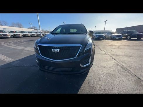 Certified 2022 Cadillac XT5 Sportv w/ Technology Package image 3