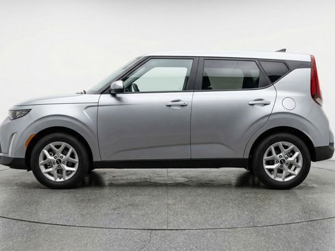 Used 2025 Kia Soul LX w/ LX Technology Package FWD image 5