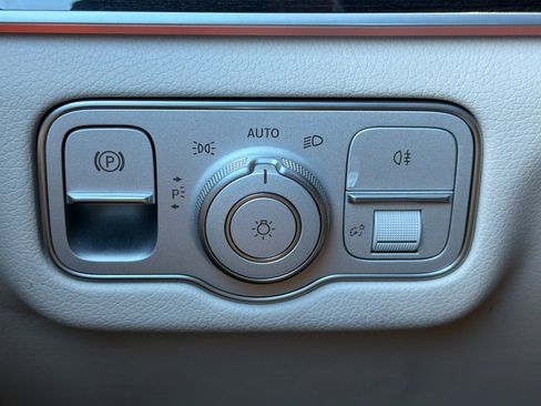 Used 2023 Mercedes-Benz GLS 450 4MATIC image 38