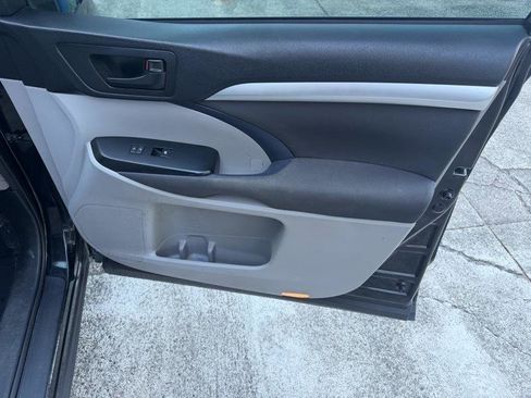 Used 2018 Toyota Highlander LE FWD image 27