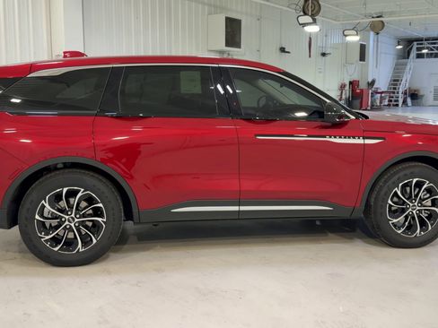 New 2026 Lincoln Nautilus Premier image 2