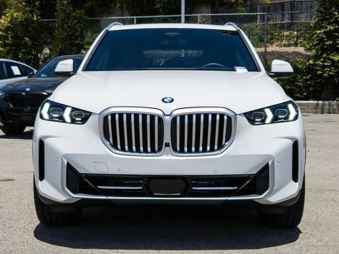 New 2026 BMW X5 xDrive40i w/ Premium Package AWD/4WD image 3