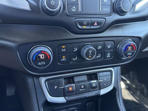 Used 2023 GMC Terrain SLT image 26