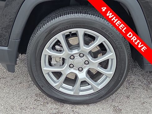 Used 2024 Jeep Compass Latitude AWD/4WD image 7
