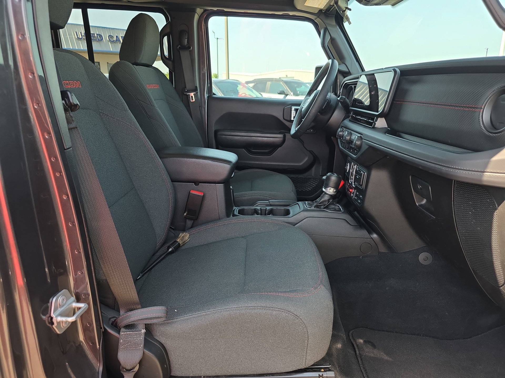Used 2025 Jeep Wrangler Unlimited Rubicon AWD/4WD image 15