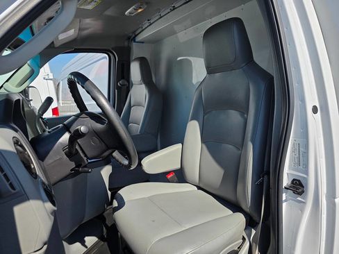 Used 2019 Ford E-350 and Econoline 350 Super Duty w/ Power Windows & Locks Group image 10