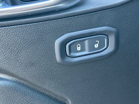 Used 2023 Jeep Gladiator Sport AWD/4WD image 15