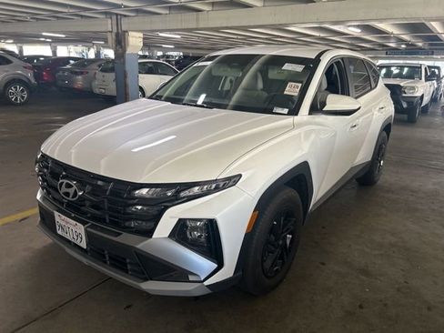 Certified 2025 Hyundai Tucson SE FWD image 4