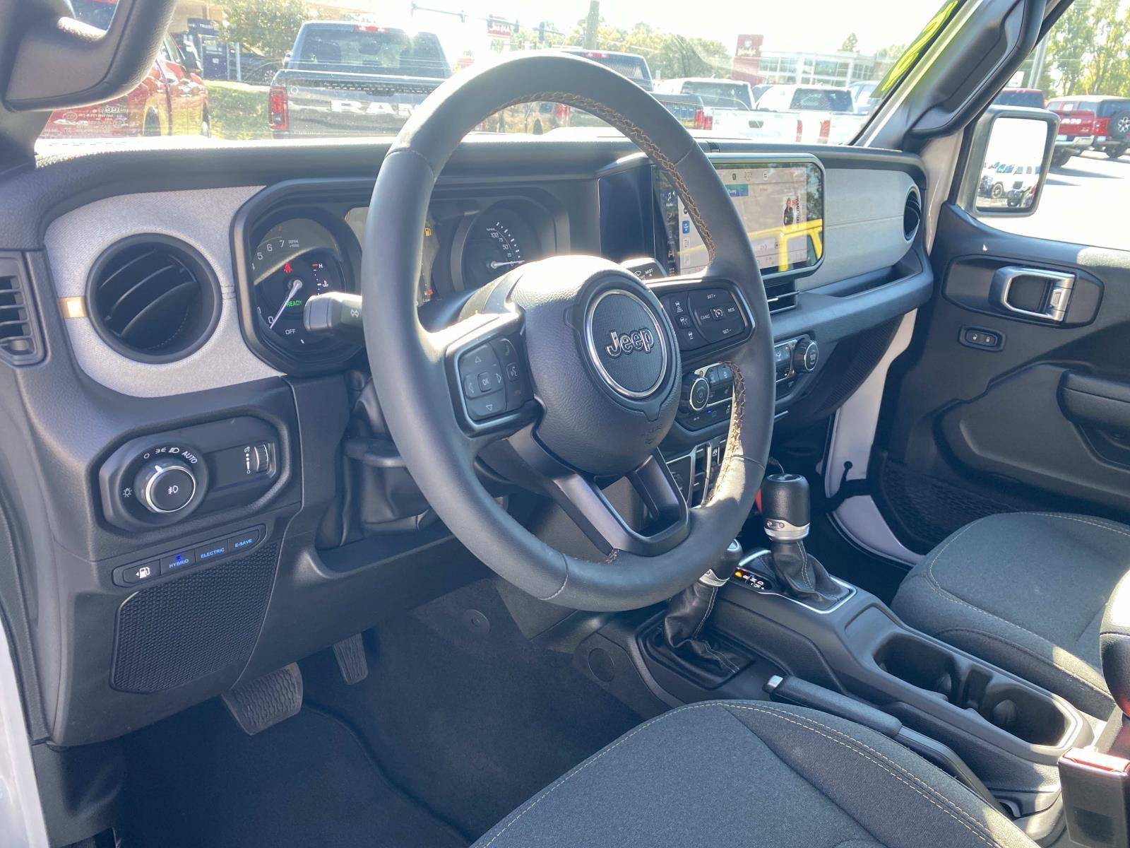 Used 2024 Jeep Wrangler Unlimited w/ Convenience Group AWD/4WD image 25
