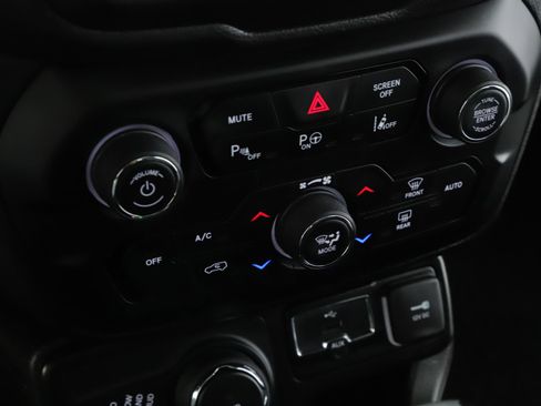 Used 2023 Jeep Renegade Limited w/ Sun/Sound Group image 15