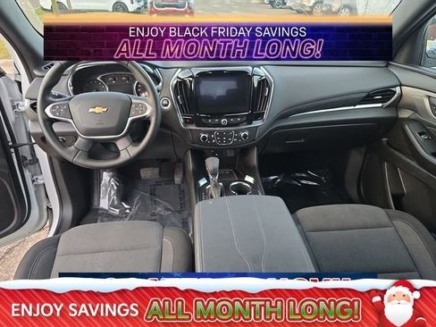 Used 2023 Chevrolet Traverse LT image 13