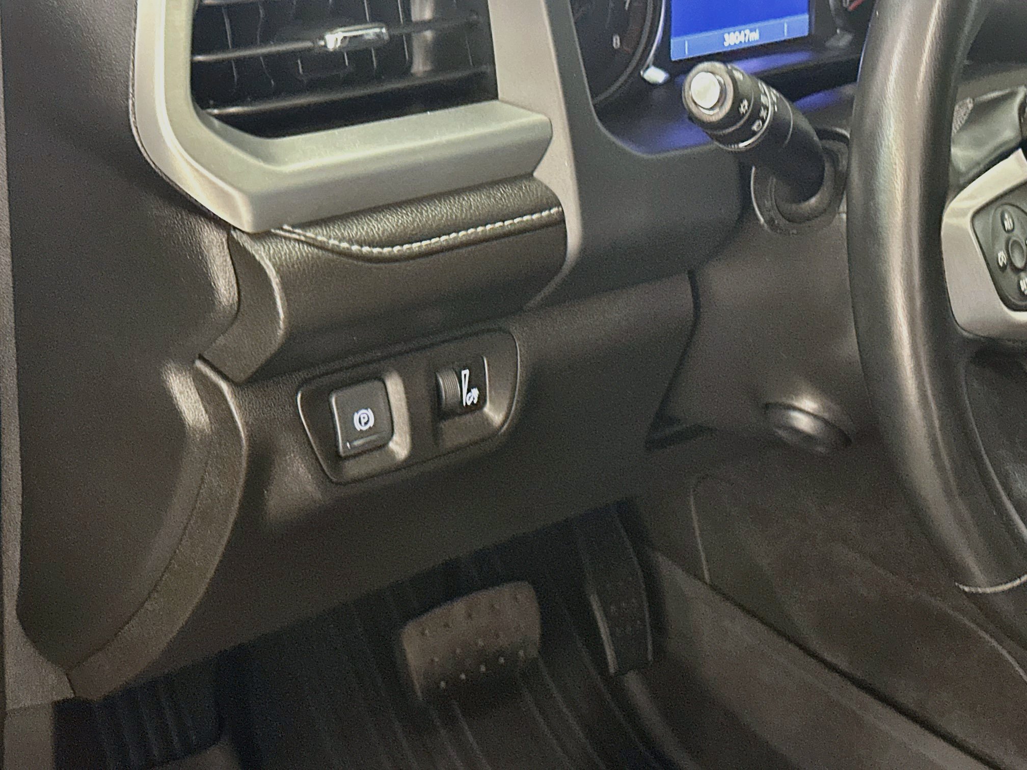 Used 2023 GMC Acadia SLT w/ Preferred Package AWD/4WD image 17