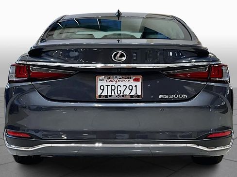 Used 2025 Lexus ES 300h w/ Premium Package image 4