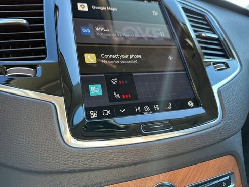 Certified 2025 Volvo XC90 B6 Plus image 30