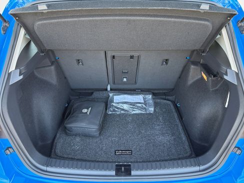 Certified 2023 Volkswagen Taos SE w/ Panoramic Sunroof Package image 12