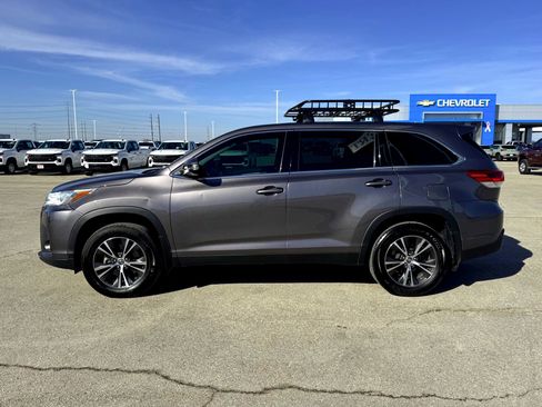 Used 2019 Toyota Highlander LE image 10