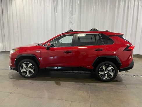 Used 2021 Toyota RAV4 SE w/ Weather & Moonroof Package AWD/4WD image 7