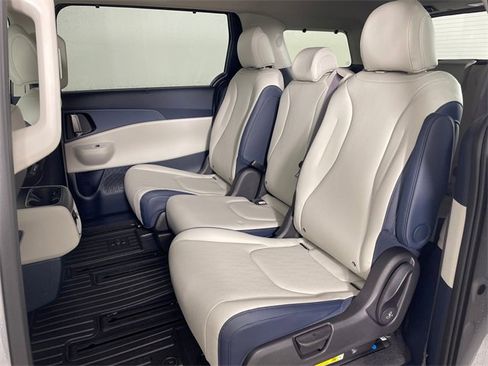 New 2026 Kia Carnival EX image 4