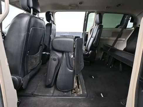Used 2015 Chrysler Town & Country Touring FWD image 33
