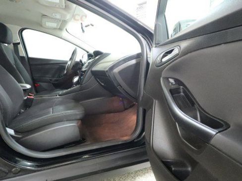 Used 2016 Ford Focus SE image 10