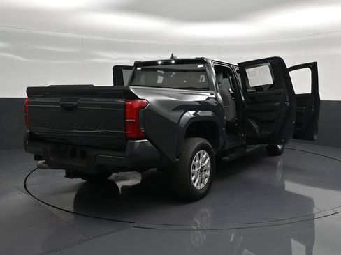 Used 2025 Toyota Tacoma SR5 RWD image 40