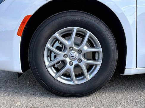 New 2025 Chrysler Voyager LX image 10