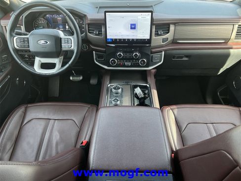 Used 2024 Ford Expedition Limited image 5