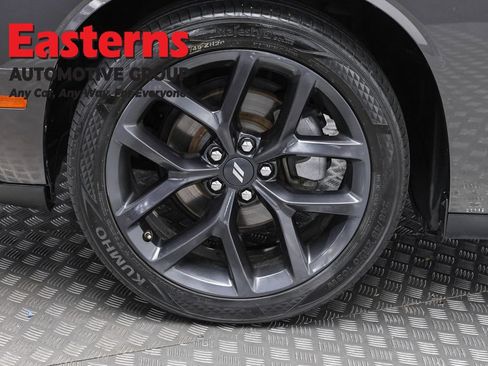 Used 2022 Dodge Challenger SXT w/ Driver Convenience Group RWD image 30
