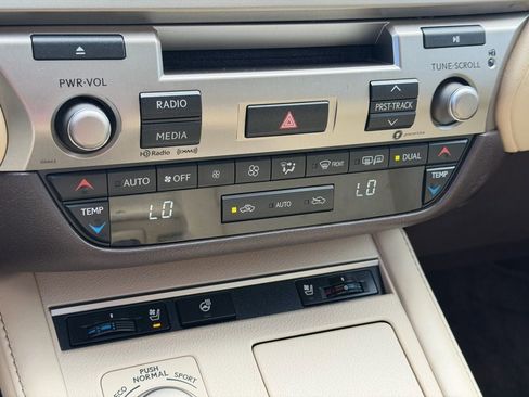 Used 2017 Lexus ES 350 w/ Premium Package image 41