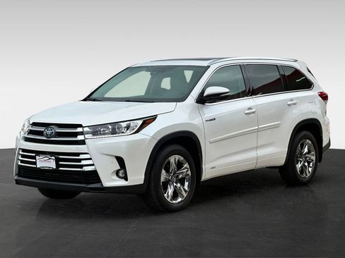 Used 2019 Toyota Highlander Limited Platinum AWD/4WD image 3