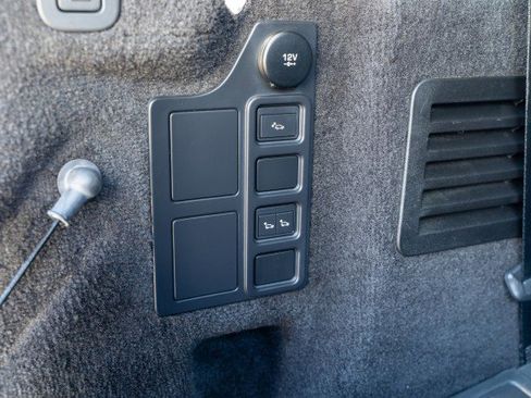 Used 2020 Land Rover Discovery HSE image 91