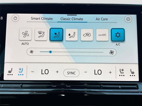 Used 2025 Volkswagen Atlas Cross Sport SE FWD image 15