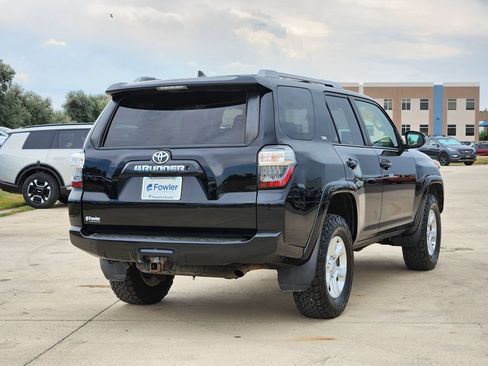 Used 2016 Toyota 4Runner SR5 AWD/4WD image 3