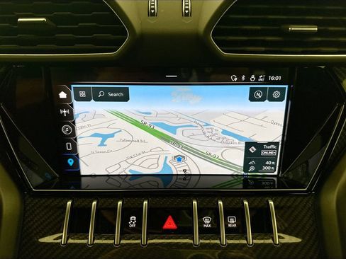 Used 2023 Lamborghini Urus Performante AWD/4WD image 13